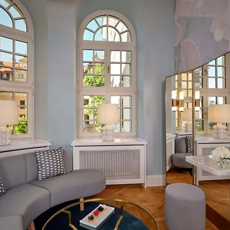 Taschenbergpalais Kempinski 5* Drezno