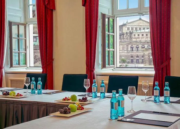 Отель Taschenbergpalais Kempinski 5*